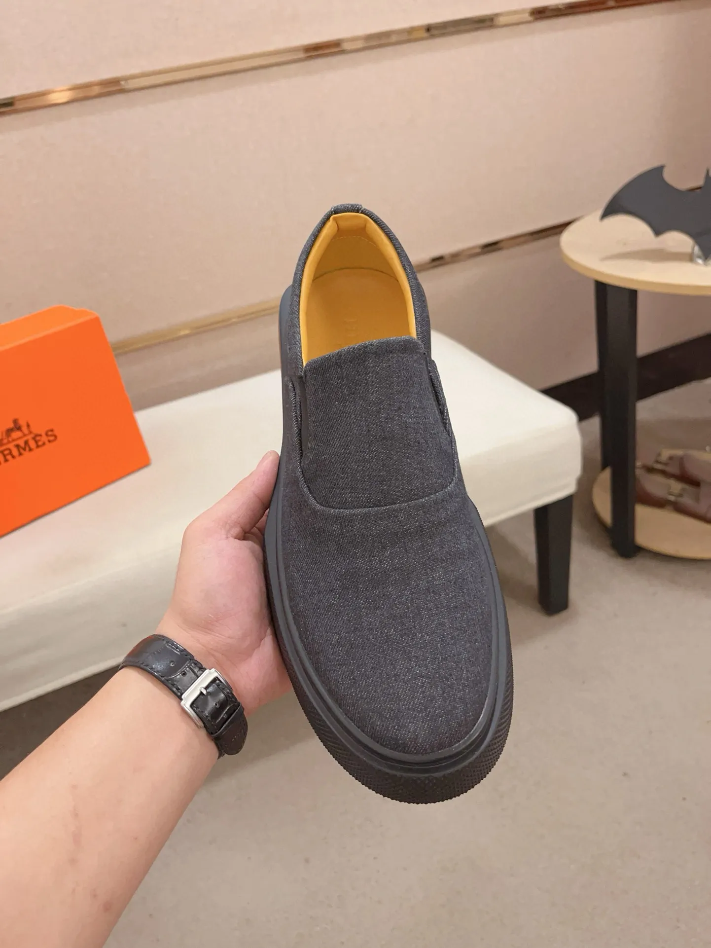 Men's clothing and shoes💰: 442💰《HERMES》【Classic original single version】Hermès; top 🔝purchase agent🔍🔍men's latest 🇺🇸 counter sales simultaneously, imported from Italy original ▲▲cowhide ▲▲ (high-end, nobility, class) ) Exquisite workmanship (Italian 🇮🇹 imported water-dyed 🐂 cowhide lining) sole: original sole provided by the original factory, ⚠️exclusive double-layer activity·TPR·rubber·combined molded outsole; super comfortable·wear-resistant·non-slip·environmental protection The real thing is more beautiful if you take the real thing (high quality, follow the order). You can enter and exit the counter at will * Number of yards: 38-44 (45 can be customized and cannot be returned or exchanged)